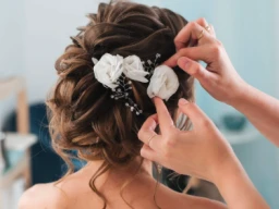 Choosing the Right Hair Stylist for Your Hair Type: A Guide to Healthy Hair Care